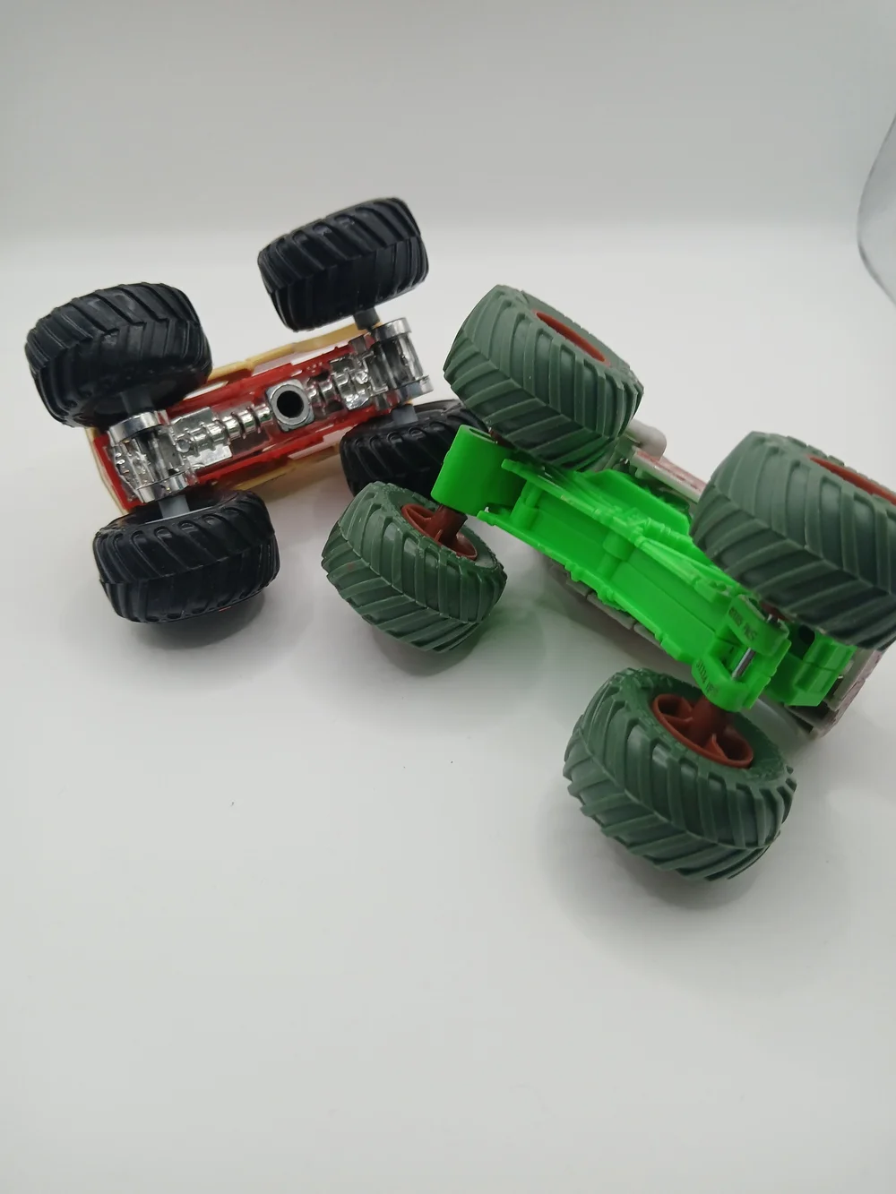 Hot Wheels Monster Jam Trucks Carolina‎ Crusher & Zombie Green 1:64 Scale